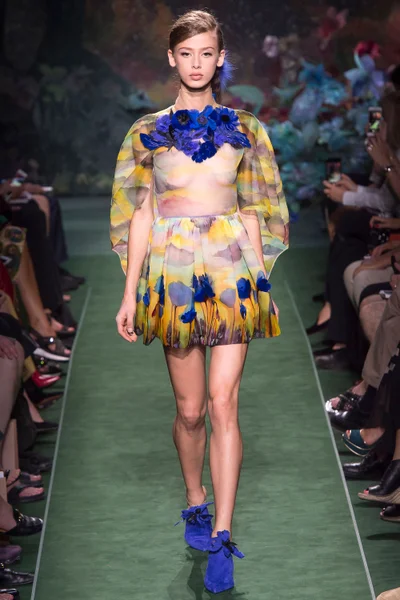 Look 9